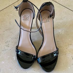 Like new Sandals size 6